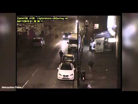 شابان هاجما بريطاني وسرقا دراجته النارية