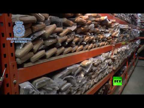 شاهد شرطة إسبانيا تصادر 8 آلاف قطع من الأسلحة النارية