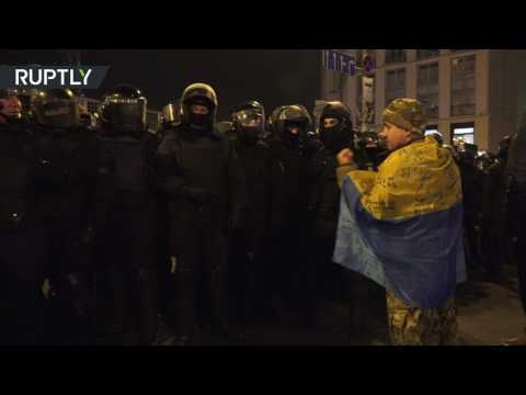 شاهد الشرطة في مرمى النيران من جديد في أوكرانيا