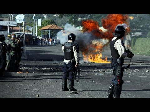 فنزويلا تشهد اشتباكات عنيفة بين محتجين وقوات الأمن