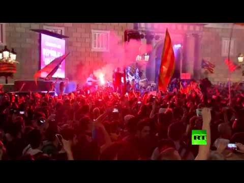 شاهد ألعاب نارية في برشلونة احتفالًا بإعلان الاستقلال