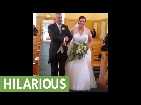 طفل يبدأ مراسم الزفاف بالقفز على فستان العروس