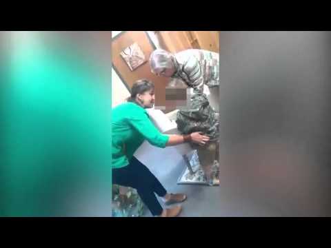 معلمة تعاقب طفل بالضرب على مؤخرته